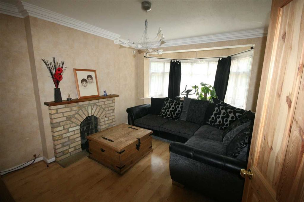 Property photo 2 of 9