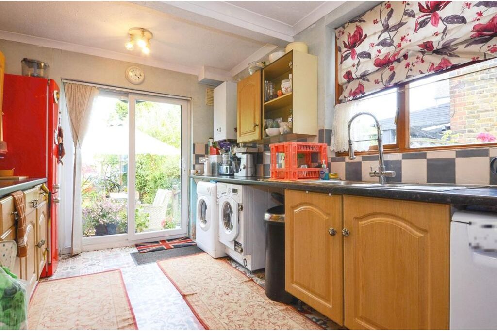 Property photo 2 of 10 Kitchen