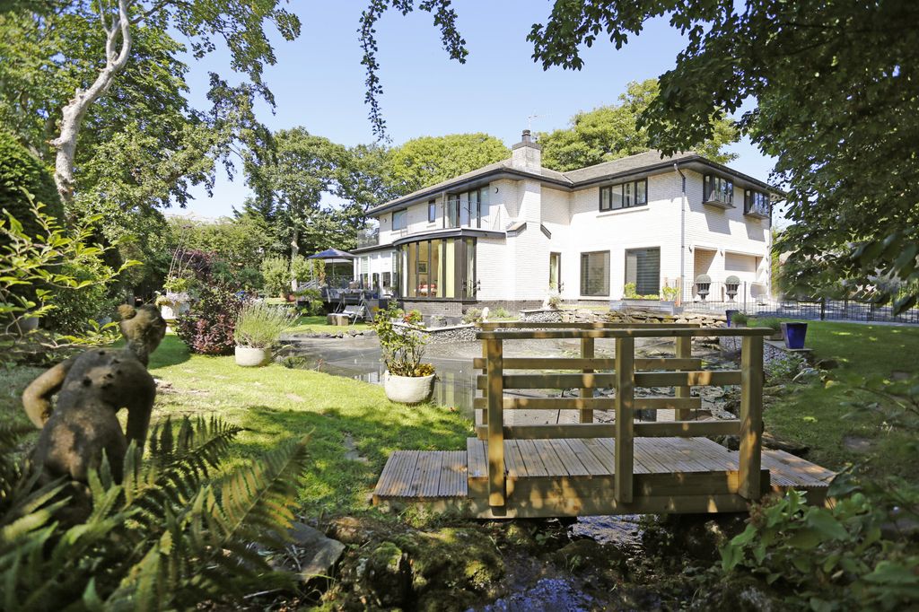 Property photo 1 of 61