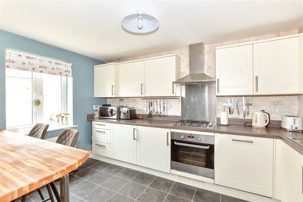 Property photo 2 of 11 Kitchen