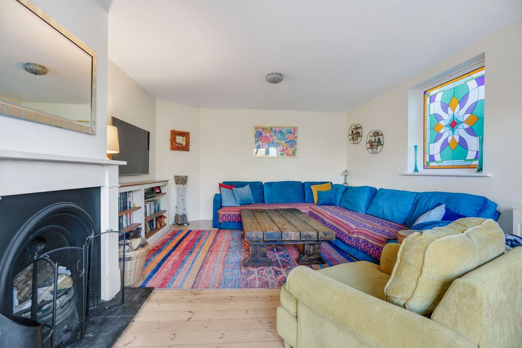 Property photo 2 of 39