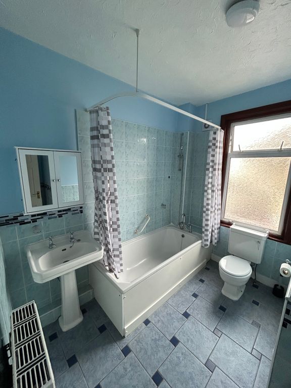 Property photo 3 of 7 Bathroom