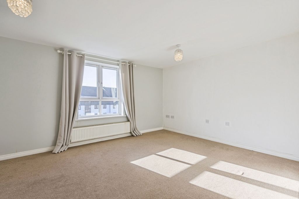 Property photo 2 of 11 Living Room