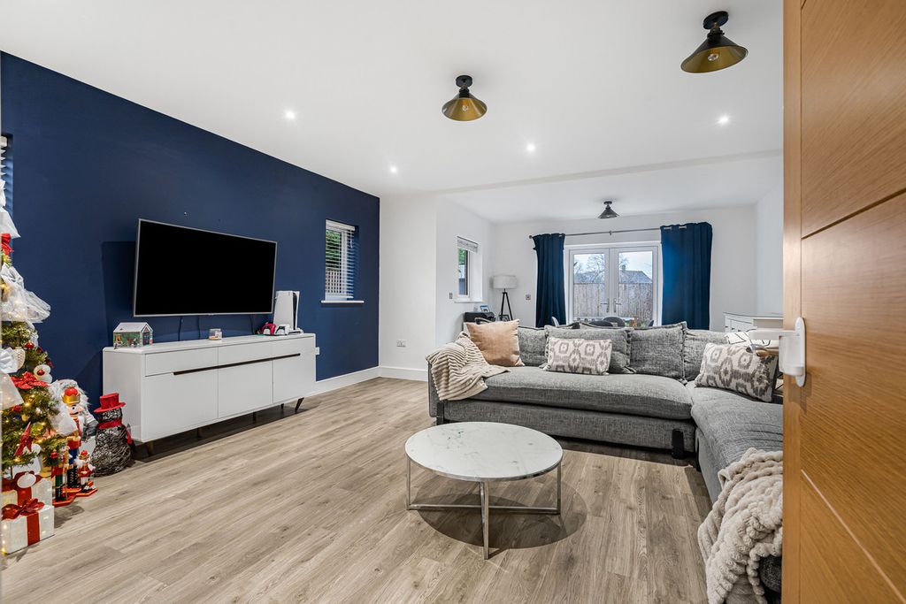 Property photo 2 of 17