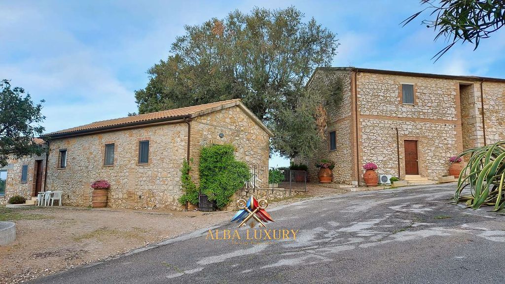 Property photo 2 of 25