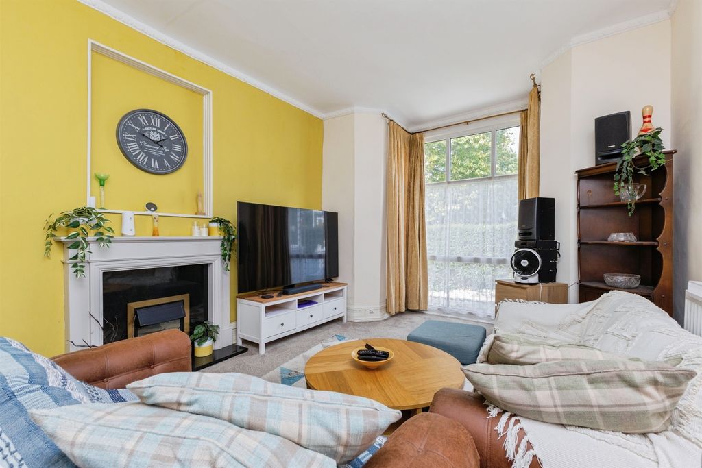Property photo 2 of 22