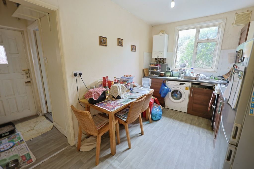 Property photo 2 of 8 4686011