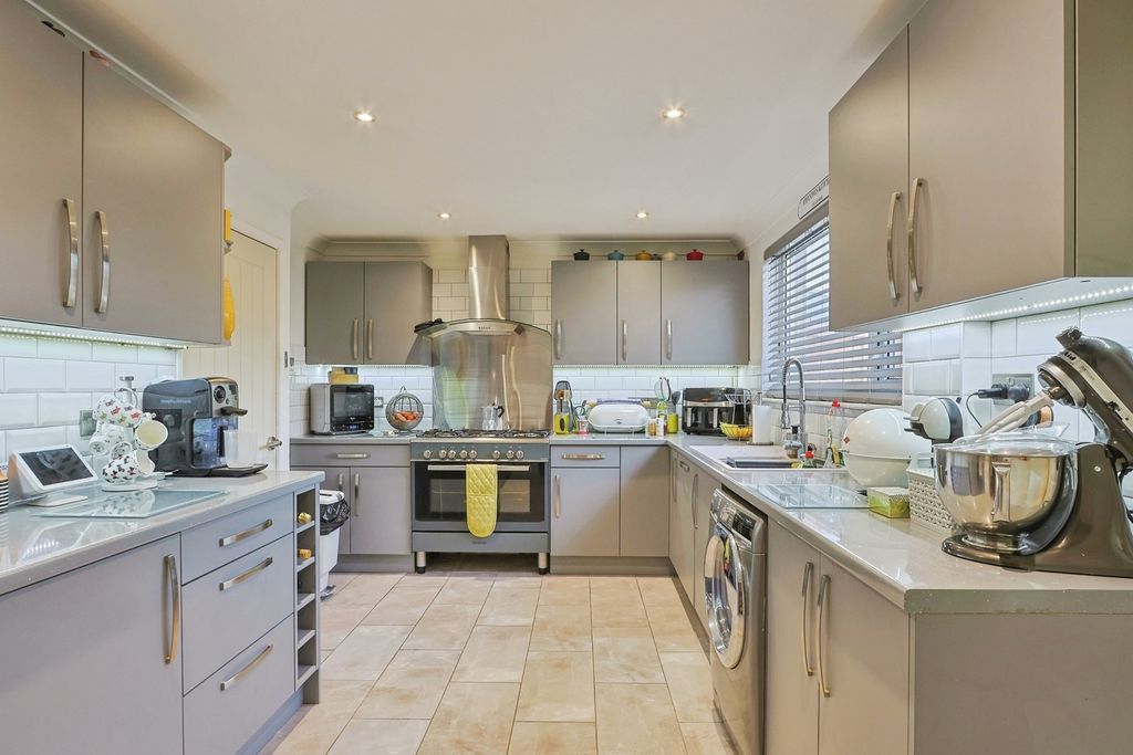 Property photo 3 of 20 Pbox-Img.Jpg