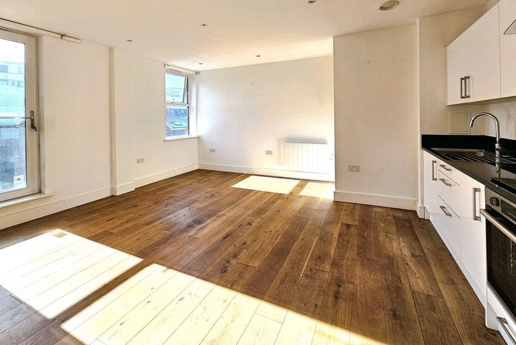 Property photo 3 of 8 Pbox-Img.Jpg