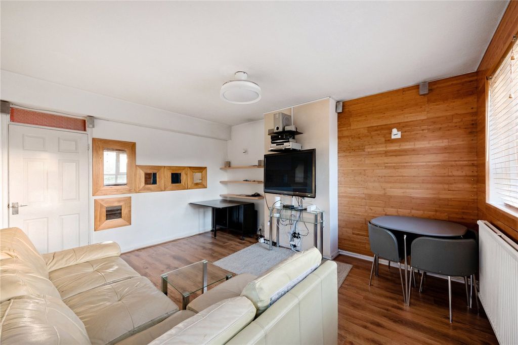 Property photo 2 of 12 Picture No. 17