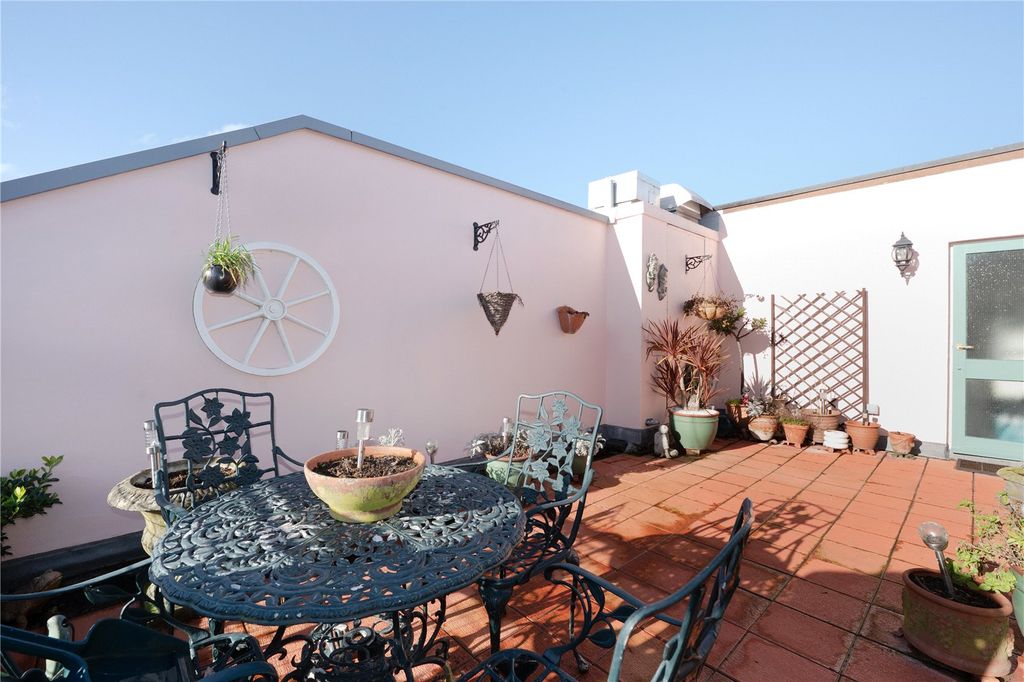 Property photo 2 of 16 Picture No. 21