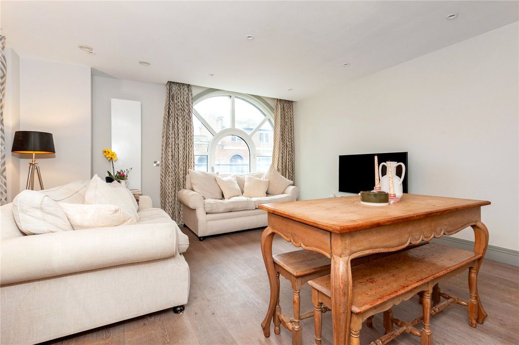 Property photo 1 of 9 Reception