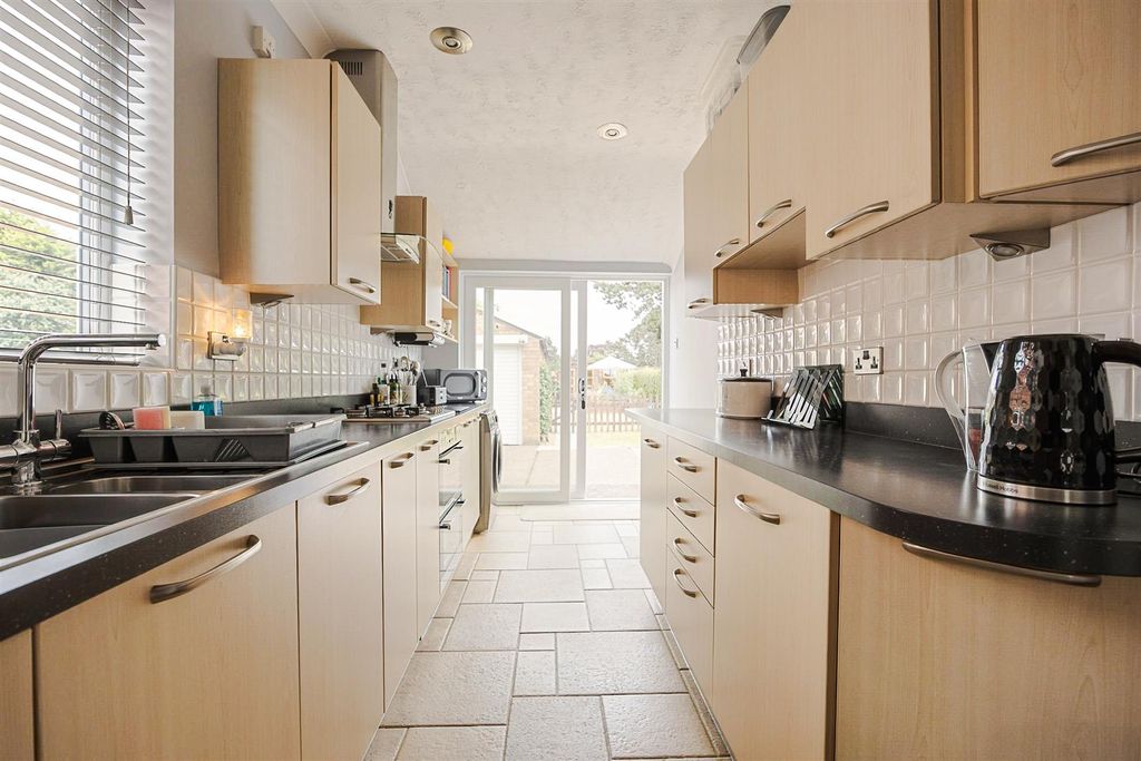 Property photo 3 of 18 Kitchen