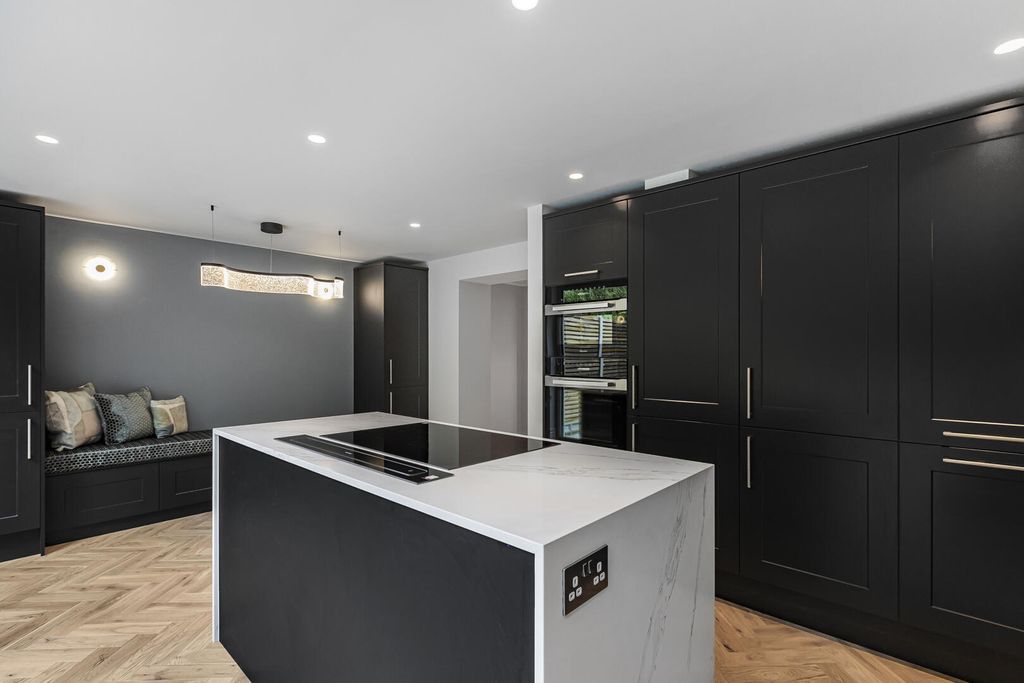 Property photo 3 of 32 Kitchen
