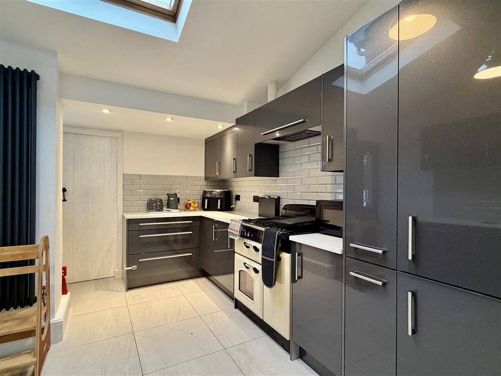 Property photo 3 of 27