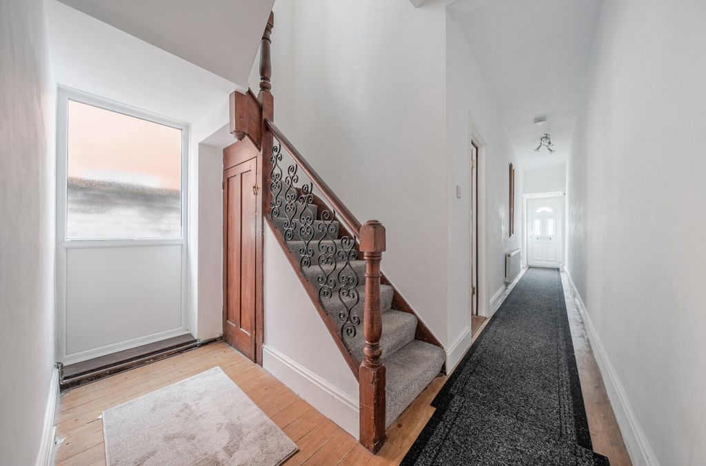 Property photo 2 of 14 1516153-8-6A9Aa2B...