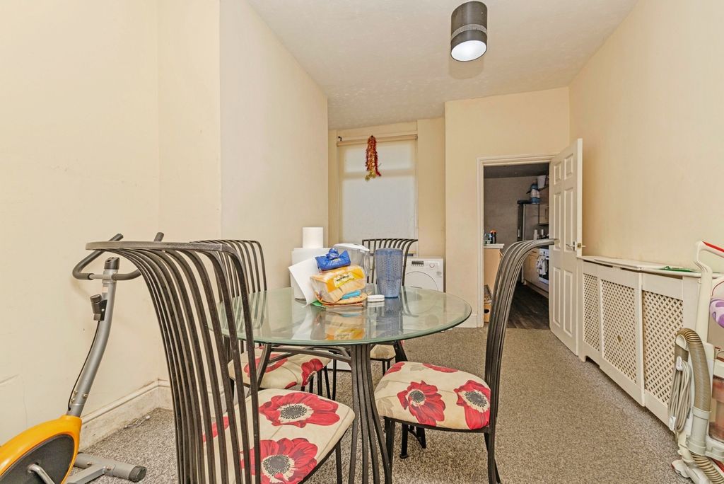 Property photo 3 of 10 Pbox-Img.Jpg