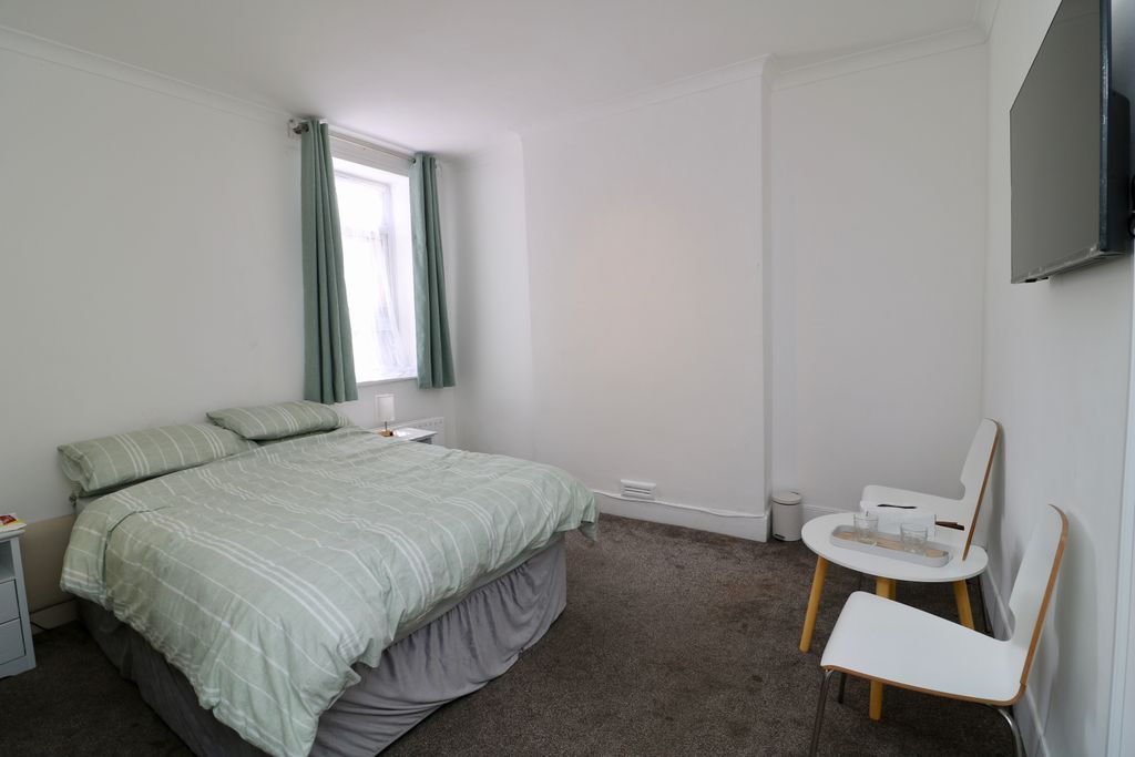 Property photo 3 of 10 Bedroom 1