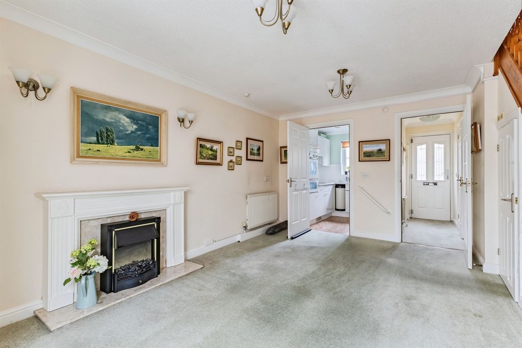Property photo 2 of 17