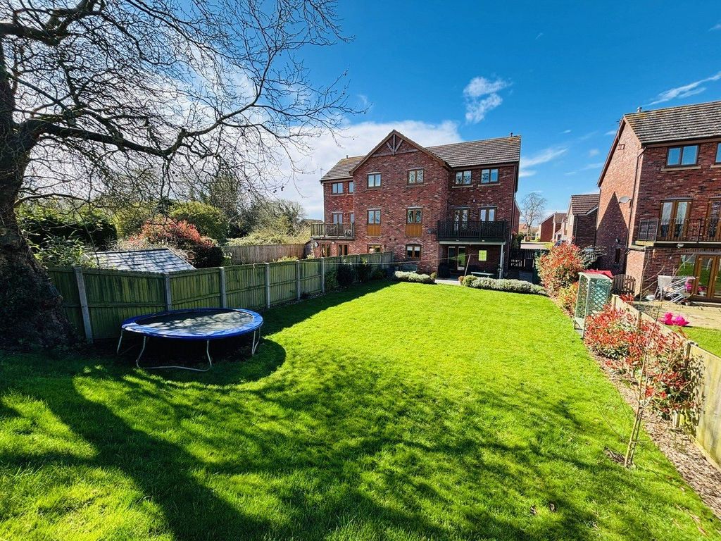 Property photo 2 of 34 Garden