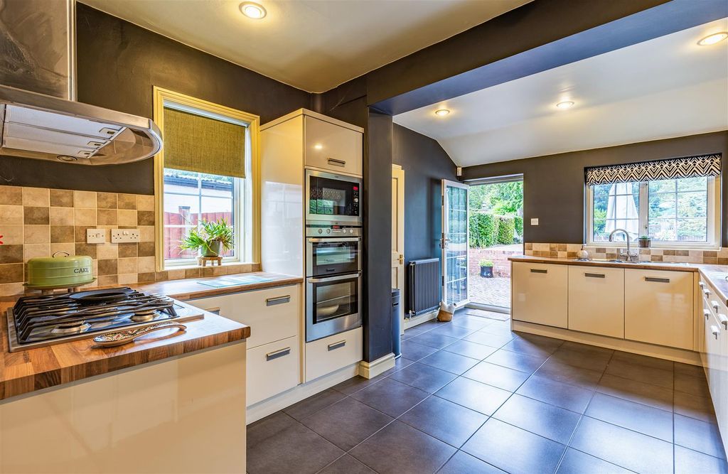 Property photo 2 of 17 Bx1A1047-Hdr-Edit.Jpg