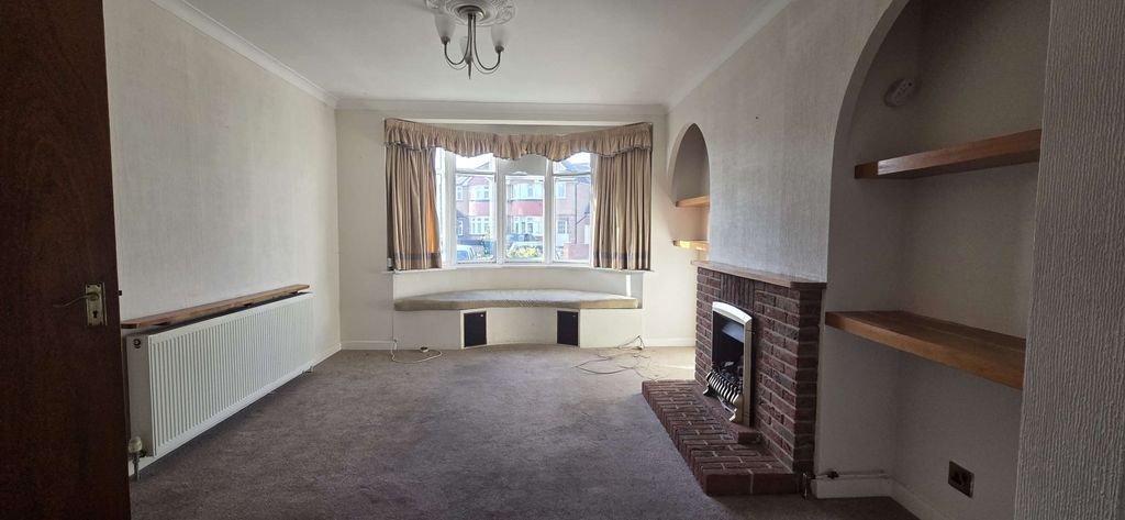 Property photo 1 of 20 3 Bed Semi-Detached House To Rent Stanwell Gardens, Stanwell Tw19