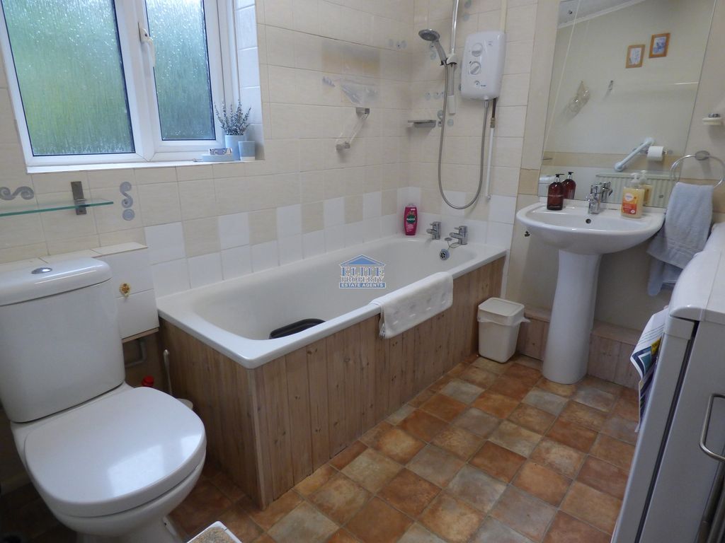 Property photo 3 of 15 Bathroom