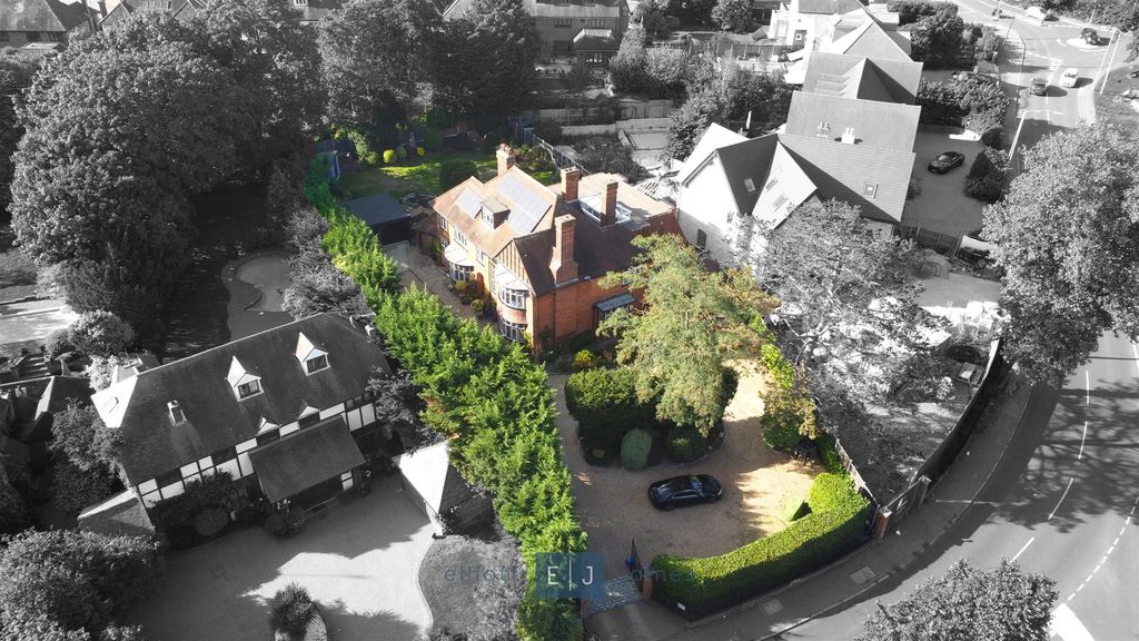 Property photo 1 of 33