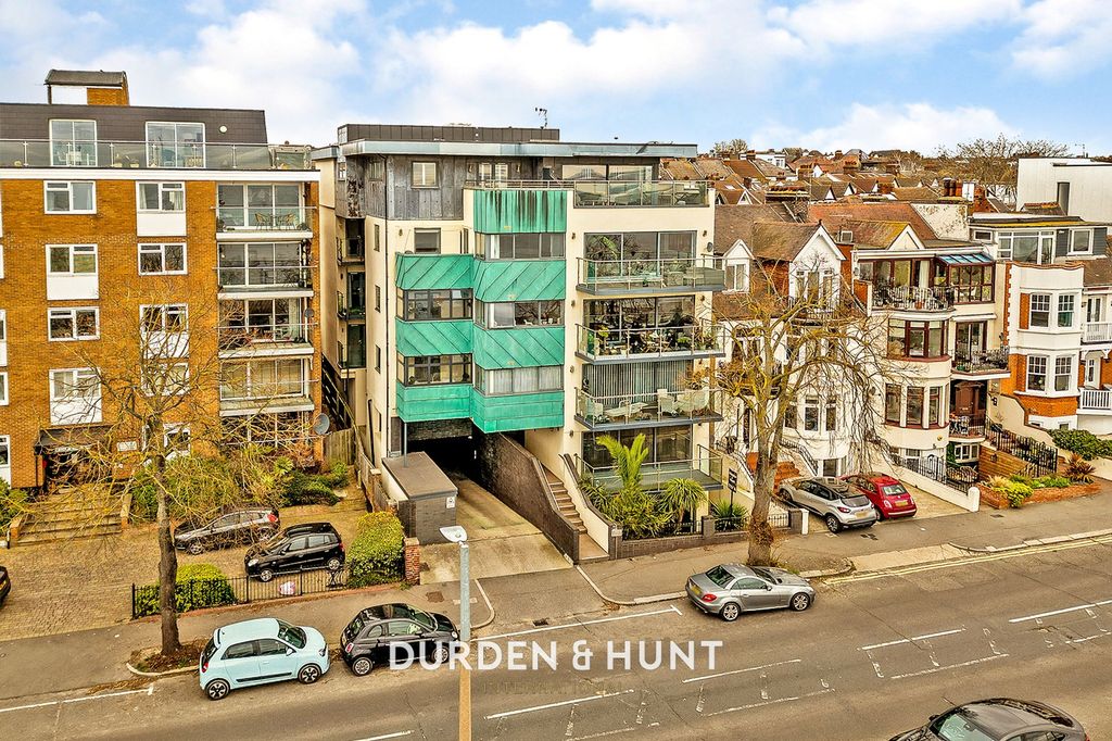 Property photo 1 of 32