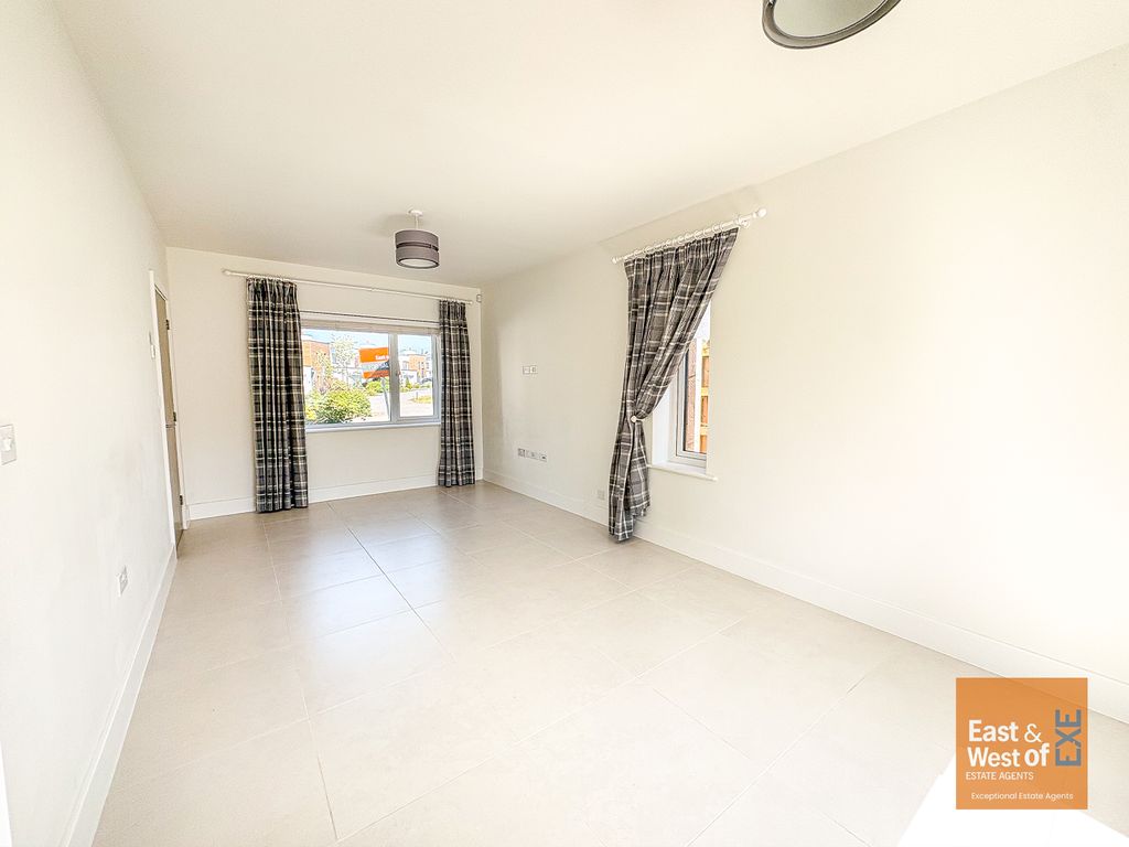 3 bed detached house to rentRegency Drive, Exeter EX2 photo 4