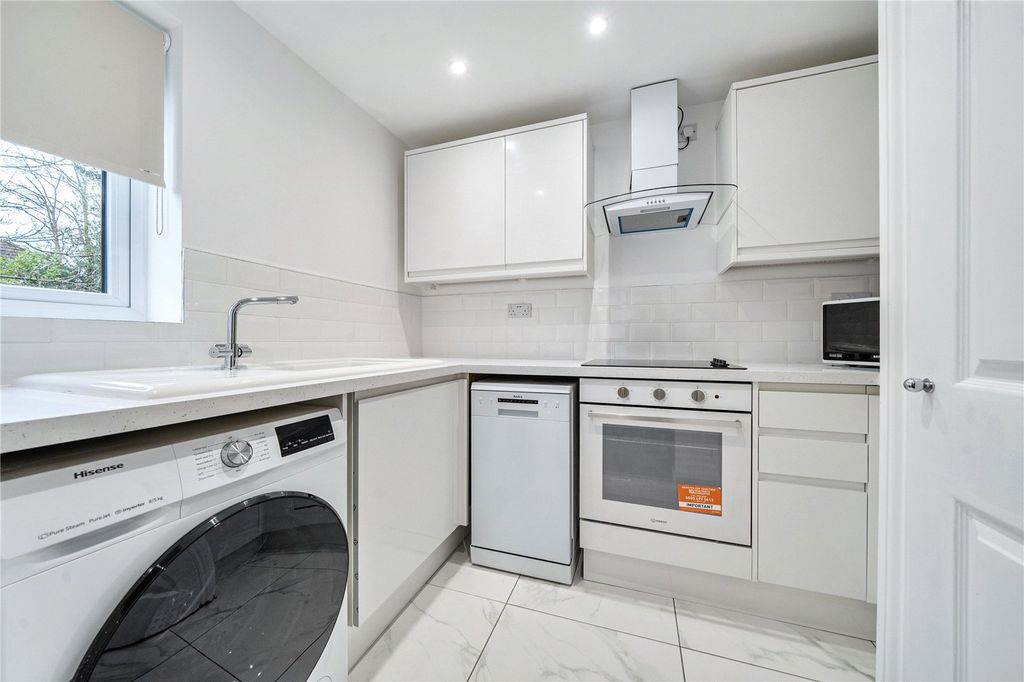 Property photo 2 of 18 Picture No. 10