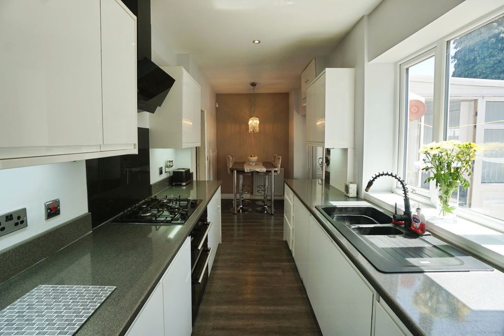 Property photo 3 of 16 Kitchen Diner