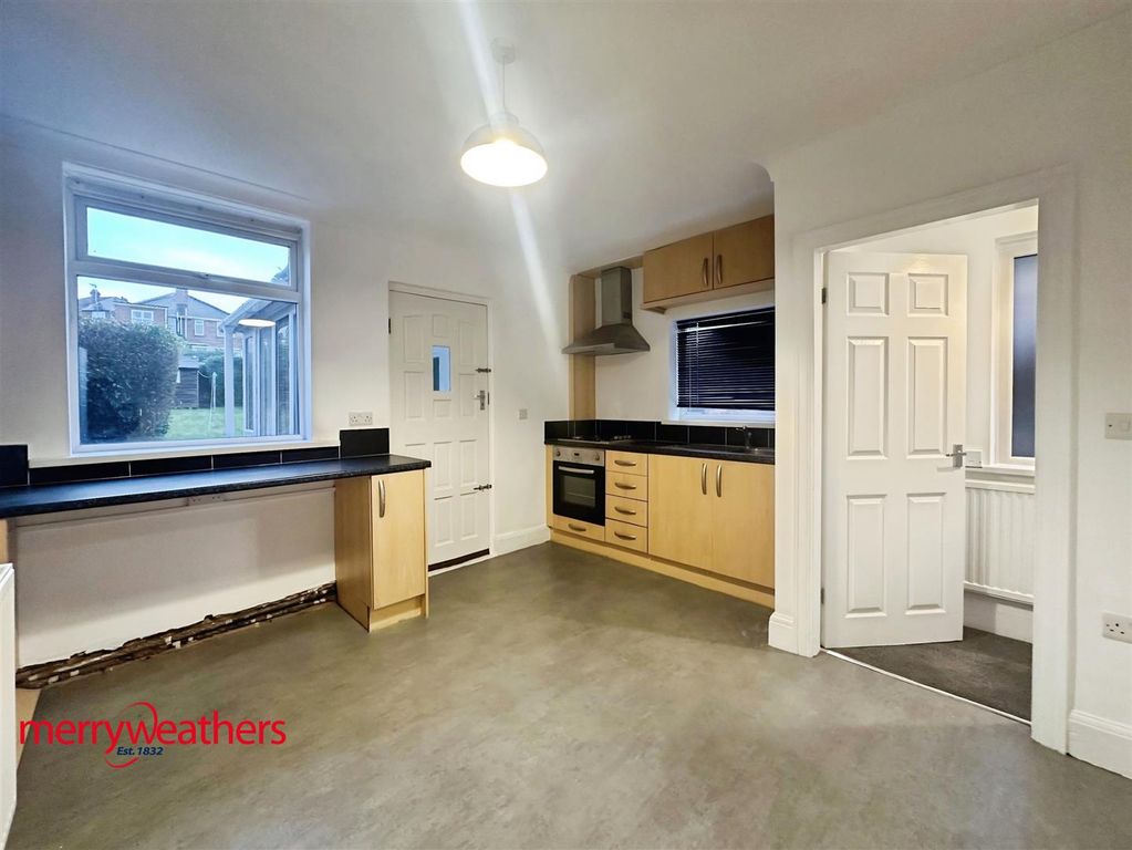 Property photo 3 of 10 Kitchen