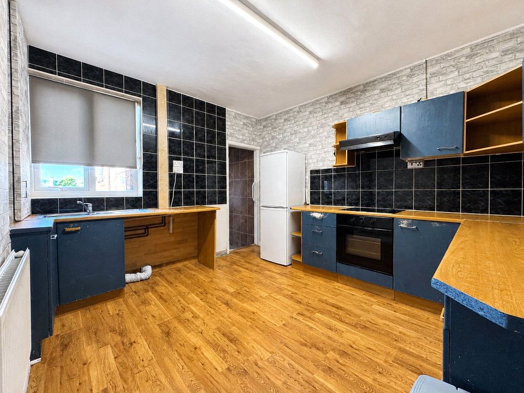 Property photo 3 of 19 Picture No. 32