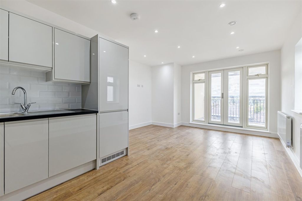 Property photo 1 of 6 114533_Flat 4 8 Coulsdon Road (4).Jpg