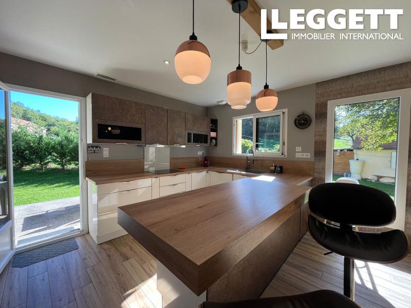 Property photo 3 of 10