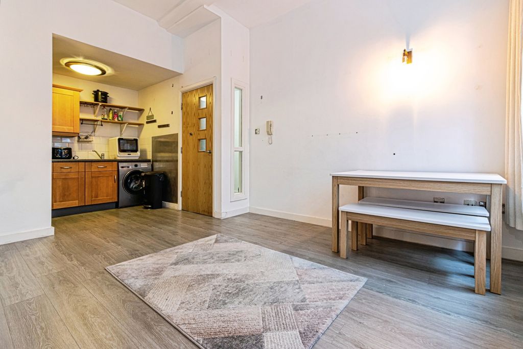 Property photo 3 of 8 Photo