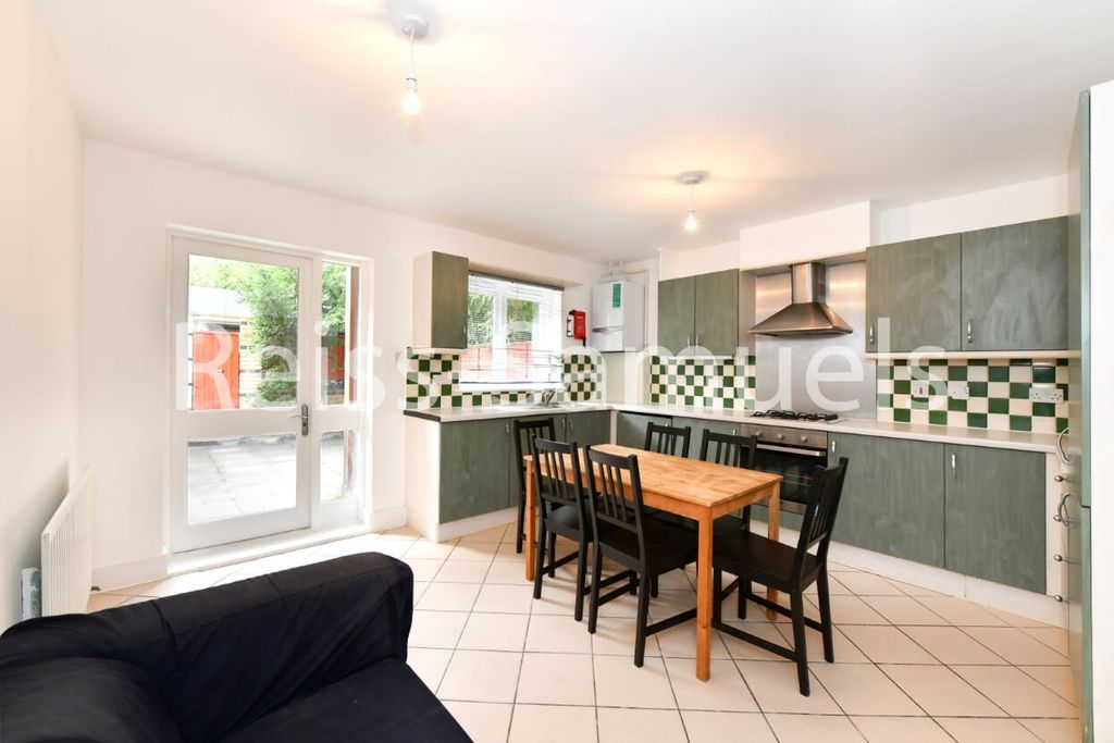 Property photo 3 of 38