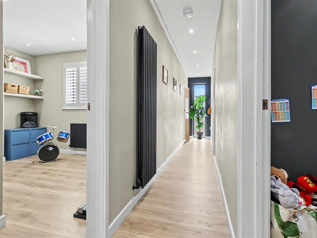 Property photo 3 of 27 Hall