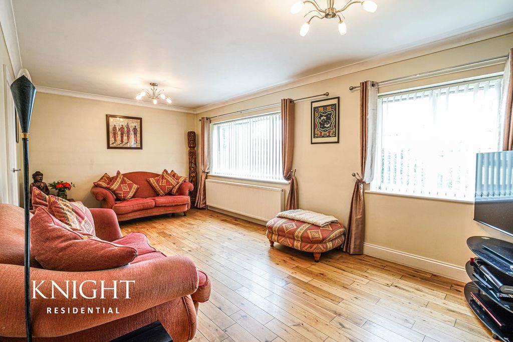 Property photo 3 of 27