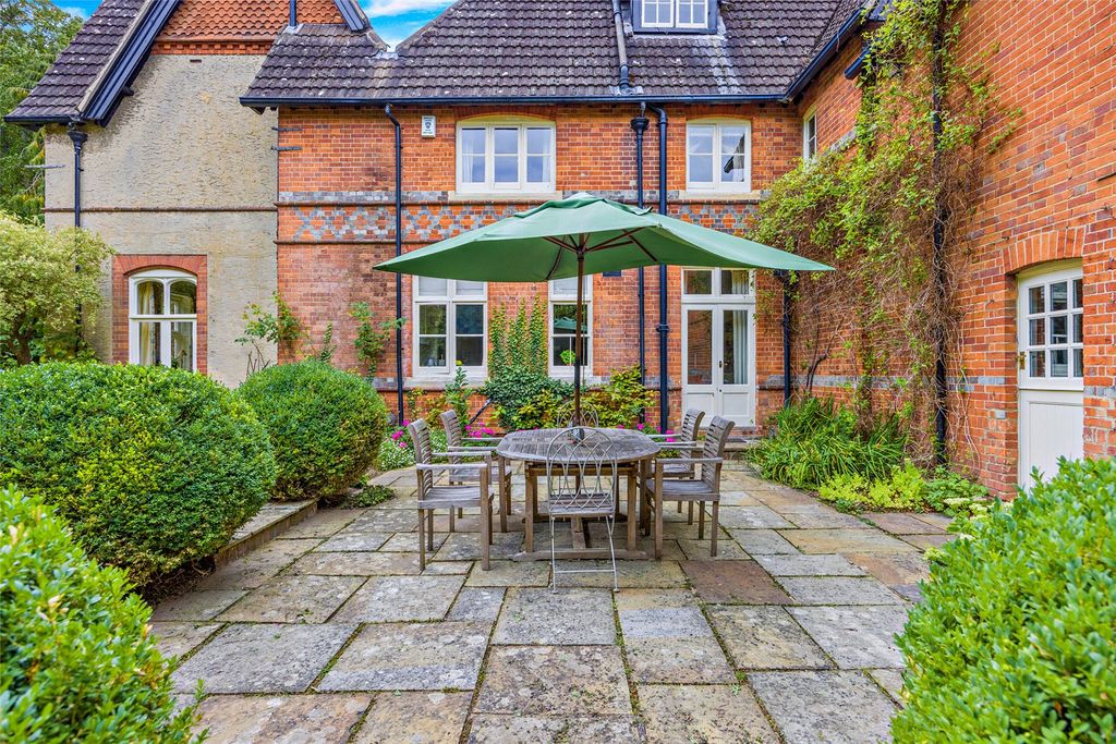 Property photo 3 of 31 Picture No. 35
