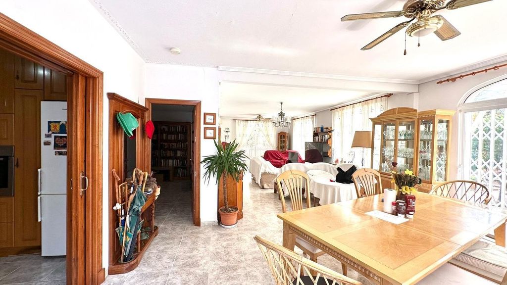 Property photo 1 of 50