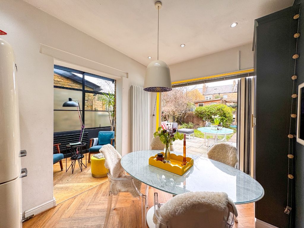 Property photo 3 of 37 4926346