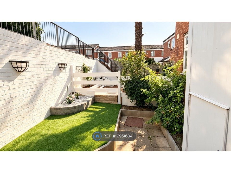 Property photo 2 of 22 Front Garden-2