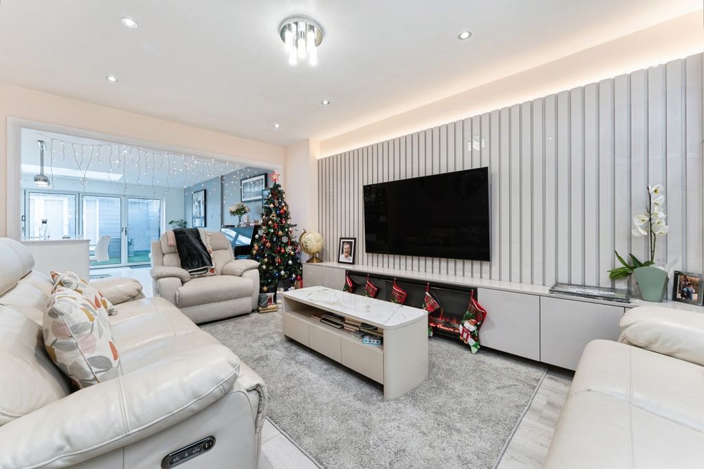 Property photo 2 of 23 Pbox-Img.Jpg