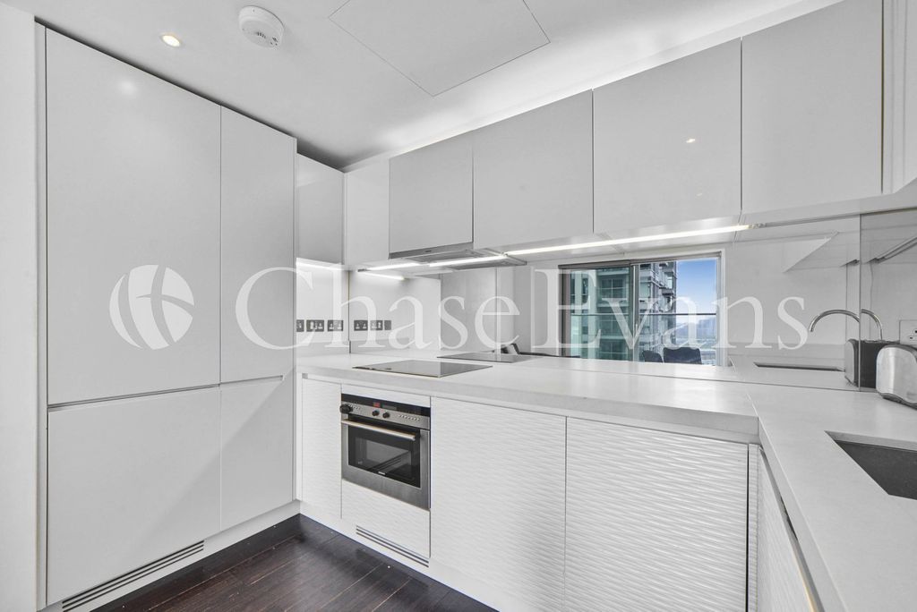 Property photo 2 of 17 Kitchen