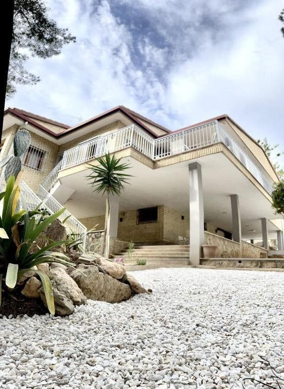 Property photo 1 of 50