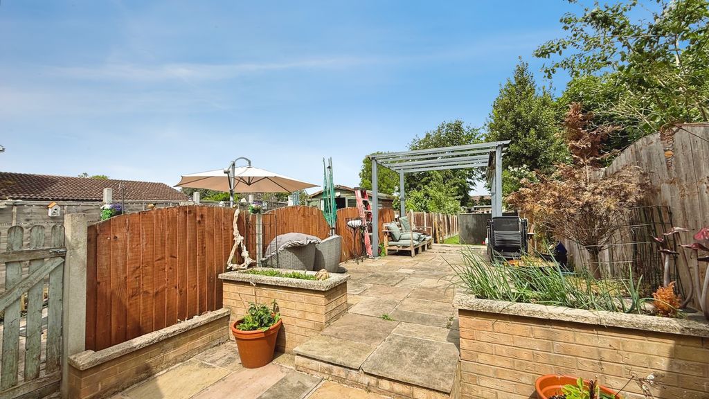 Property photo 2 of 16 Garden