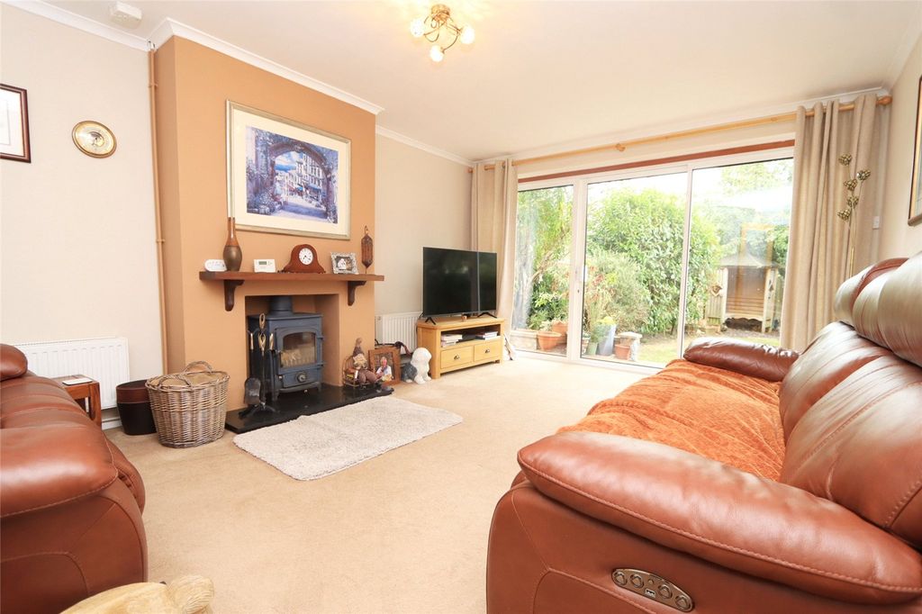 Property photo 2 of 15 Lounge