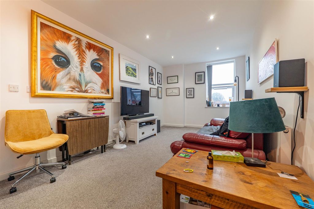 Property photo 2 of 10 Lounge/Kitchen/Dining Room